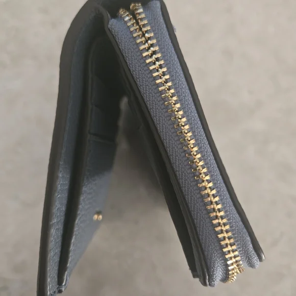 LIKE NEW Tory Burch MCGRAW BIFOLD Wallet - Picture 7 of 9